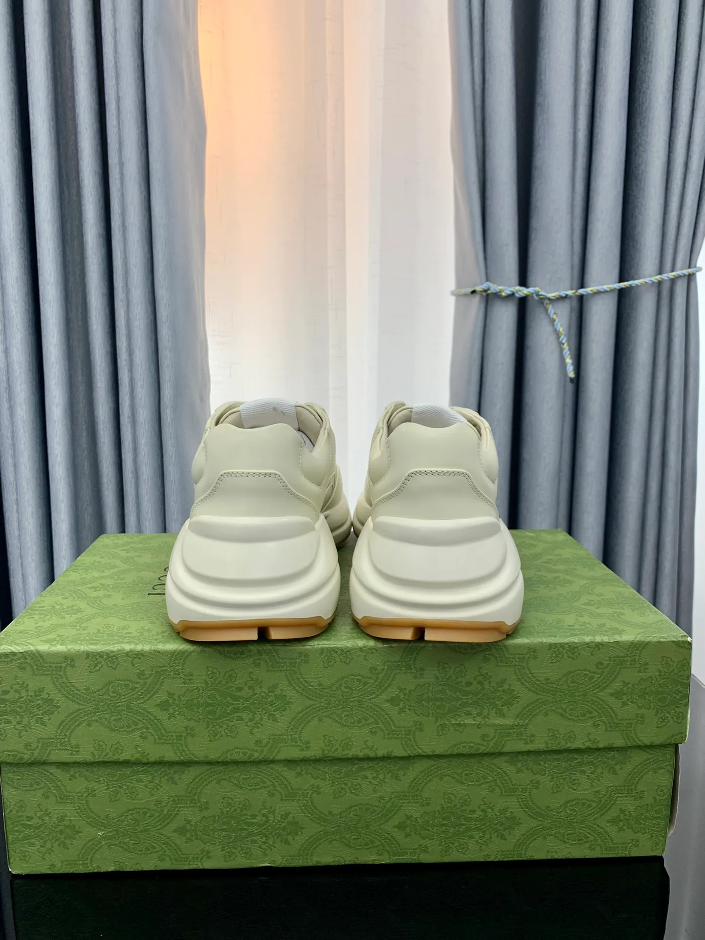 👟👟Ex-factory price 480👟👟 Women's shoes, women's clothing, Gucci dad shoes for couples, distressed leather horn-shaped retro jogging shoes. The Balenciaga grandpa trend has subsided and ushered in GUCCI dad shoes, the trend leader in the fashion industry. Original shoe mold opening, original last from Italian handmade foundry! [Gucci original dad shoes] Original surface: imported calfskin! Lining: Grade A hybrid lambskin! Outsole: The highest restoration sole T👟👟Ex-factory price U material plus wear-resistant foam (anti-wear cushioning) ivory leather processed with distressed effect The sole is 5cm high! The comfort level is excellent, killing all high-end versions on the market! Original logo outsole! 👣Size: Women’s size 35-40. Men's size 38-45. Women's heel with 🈚️logo! Men's heel with 🈶️logo!
